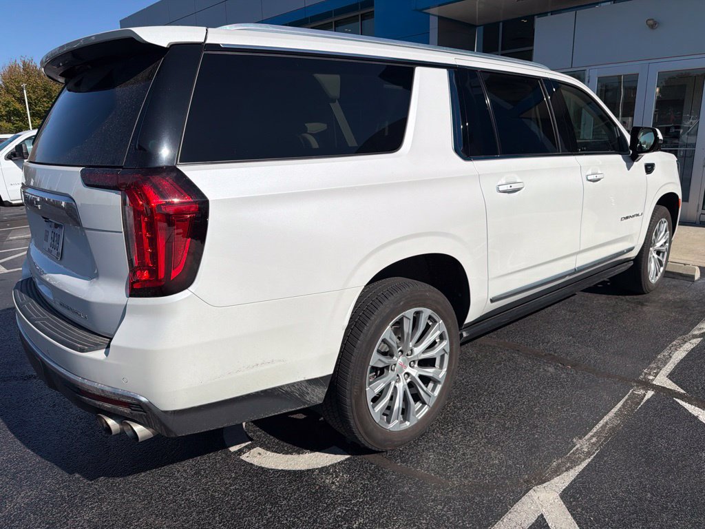 Used 2023 GMC Yukon XL Denali AWD/4WD image 6