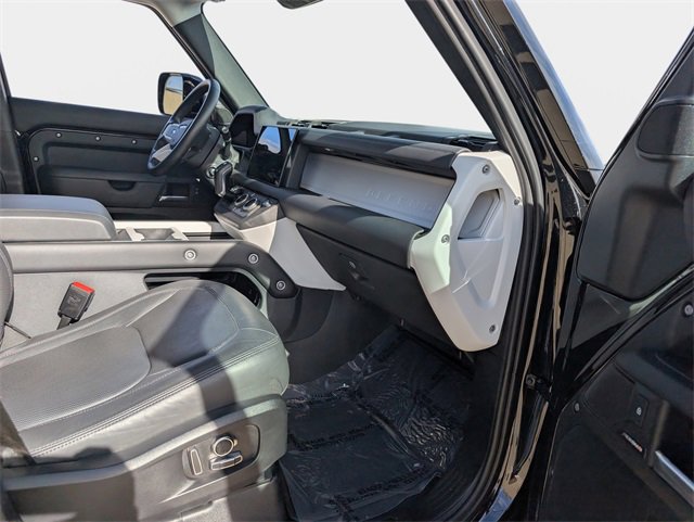Used 2025 Land Rover Defender 130 S image 8