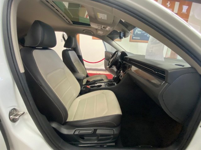 Used 2020 Volkswagen Passat 2.0T R-Line image 16
