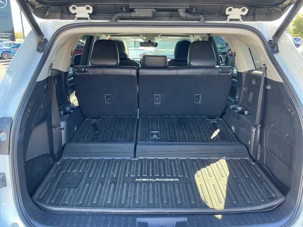 Used 2022 Toyota Highlander XLE AWD/4WD image 30