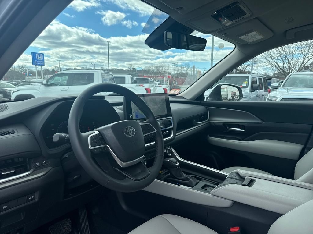 Used 2026 Toyota Grand Highlander XLE image 16