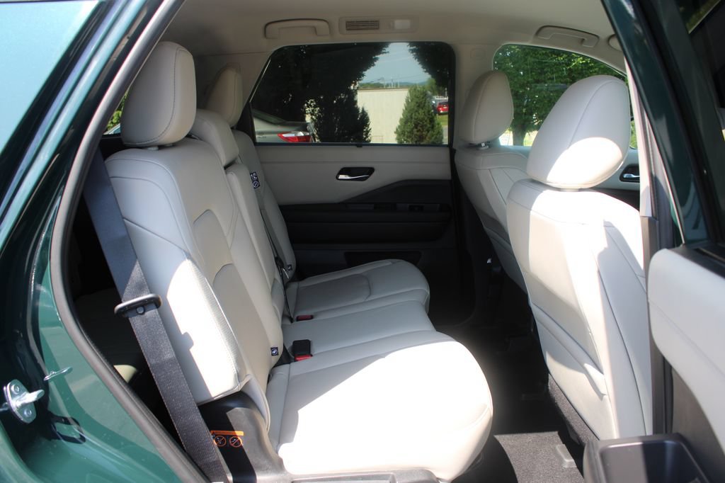 Used 2022 Nissan Pathfinder SL AWD/4WD image 12