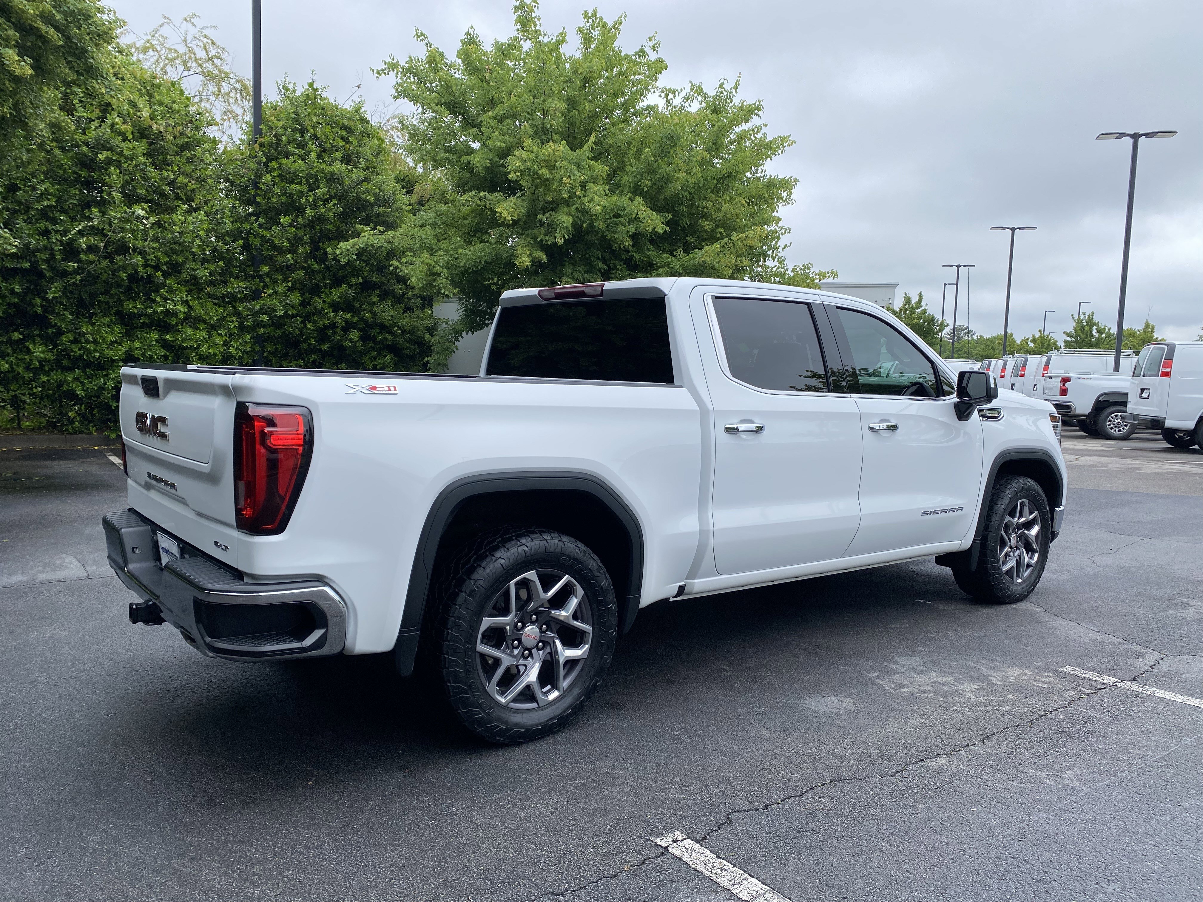 Used 2023 GMC Sierra 1500 SLT w/ SLT Premium Package AWD/4WD image 9