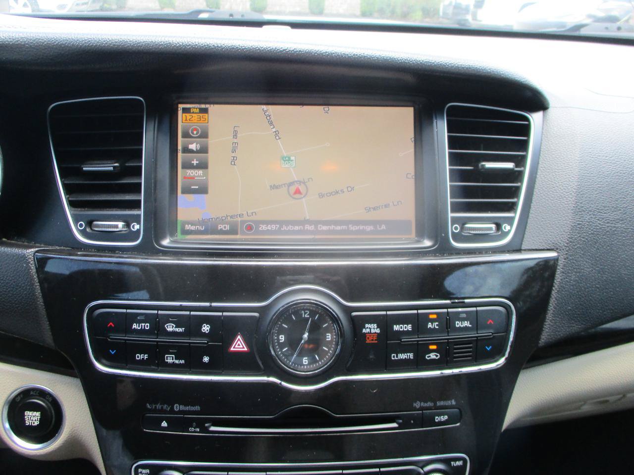 Used 2015 Kia Cadenza Premium w/ Technology Package FWD image 16