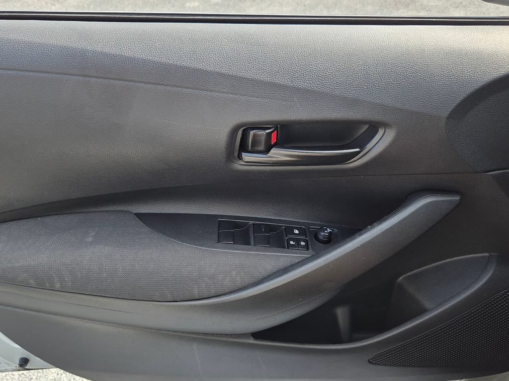 Used 2025 Toyota Corolla LE FWD image 27