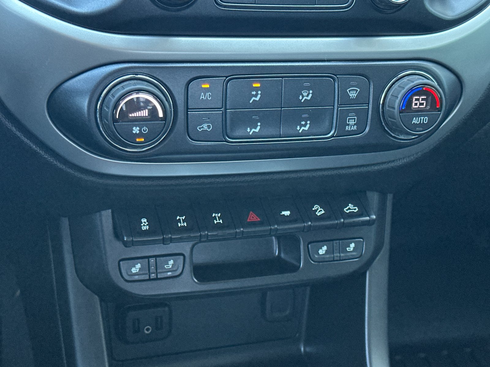 Used 2021 Chevrolet Colorado ZR2 AWD/4WD image 19
