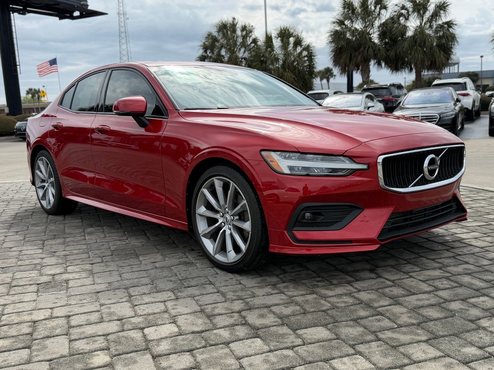 Used 2021 Volvo S60 T5 Momentum w/ Climate Package image 6
