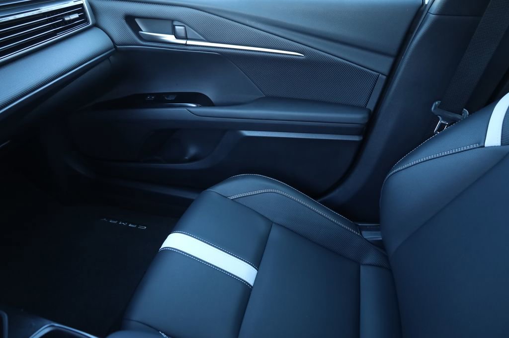 Used 2025 Toyota Camry SE image 10