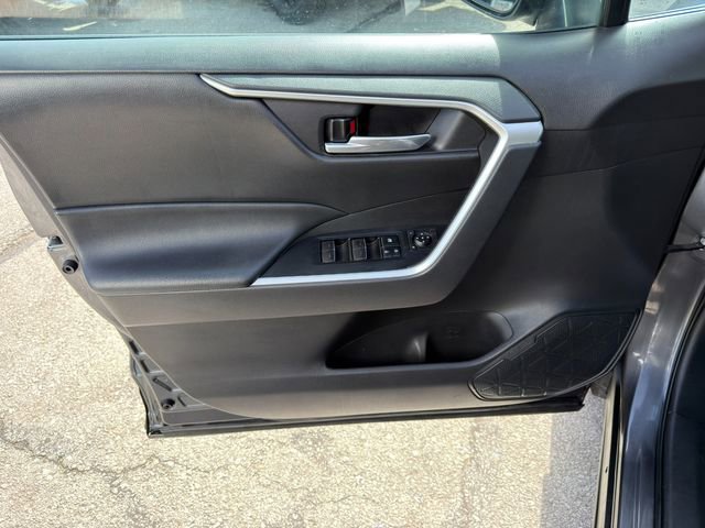 Used 2022 Toyota RAV4 XLE image 17