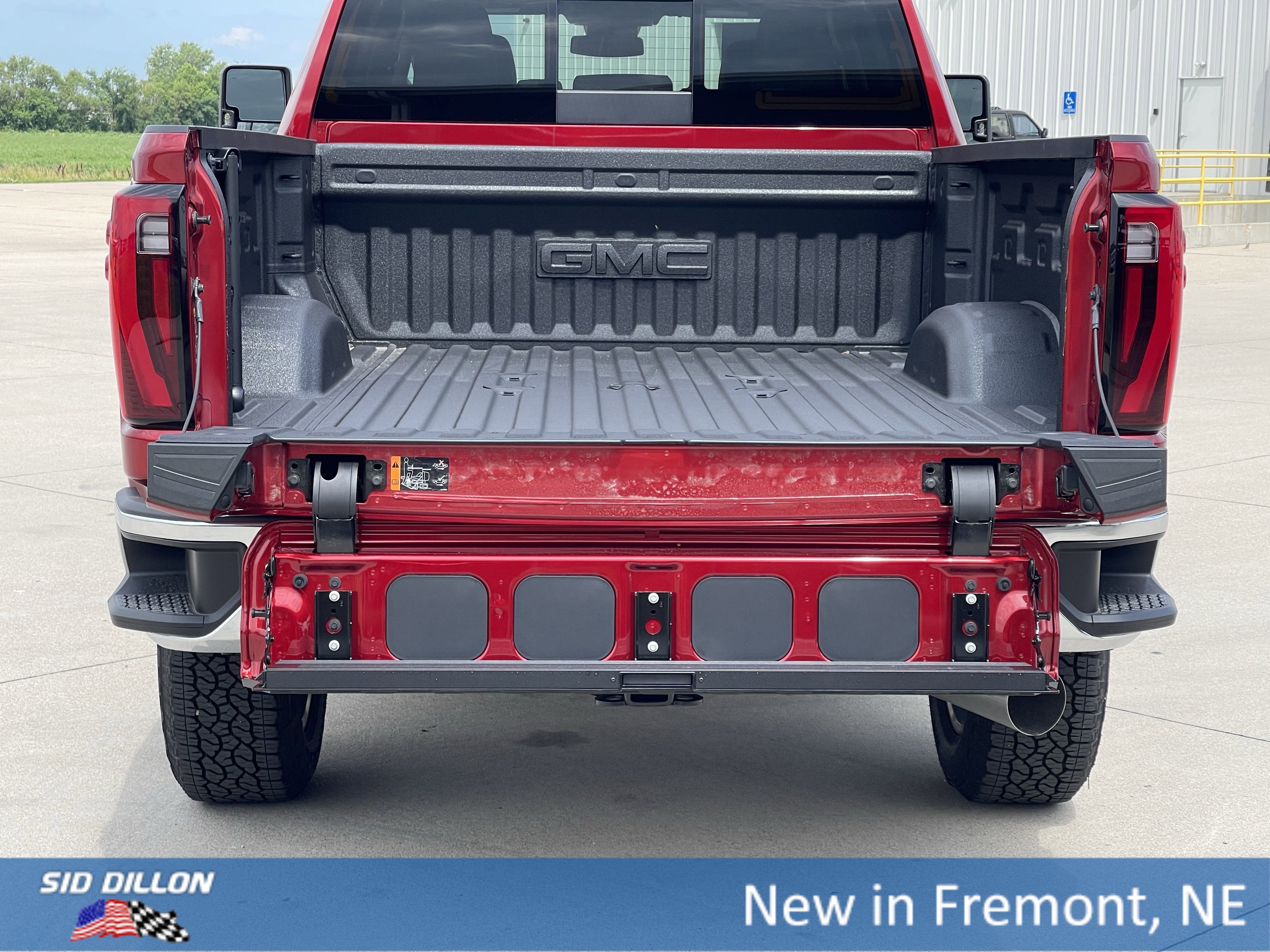 New 2025 GMC Sierra 2500 SLT w/ SLT Premium Package image 15