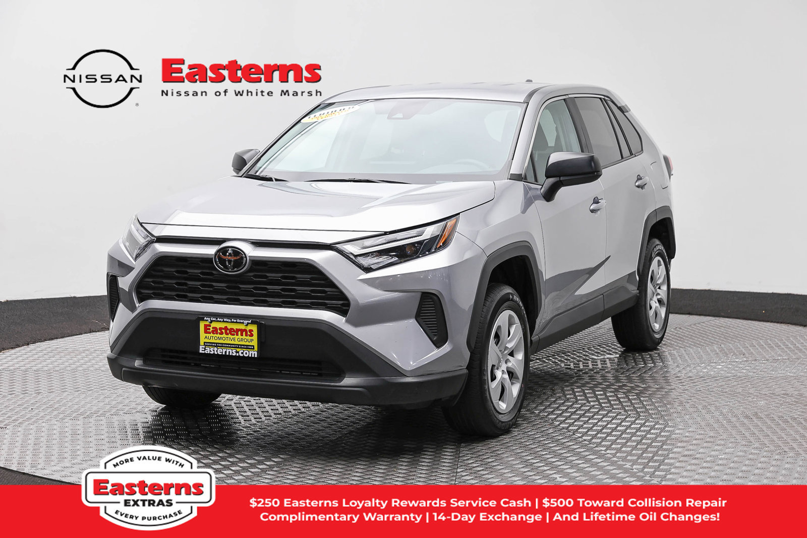 Used 2025 Toyota RAV4 LE AWD/4WD image 1