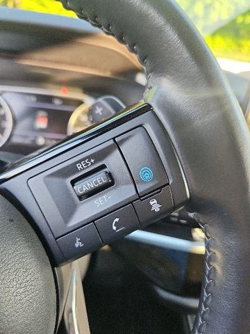 Used 2023 Nissan Pathfinder SL w/ Lighting Package (N92) AWD/4WD image 21
