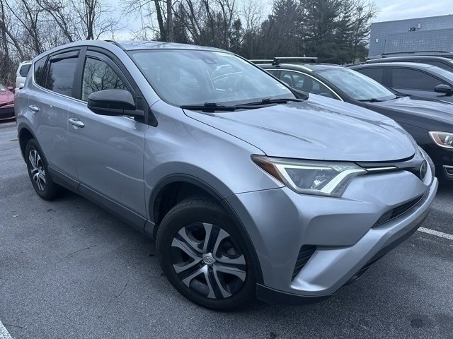 Used 2018 Toyota RAV4 LE image 1