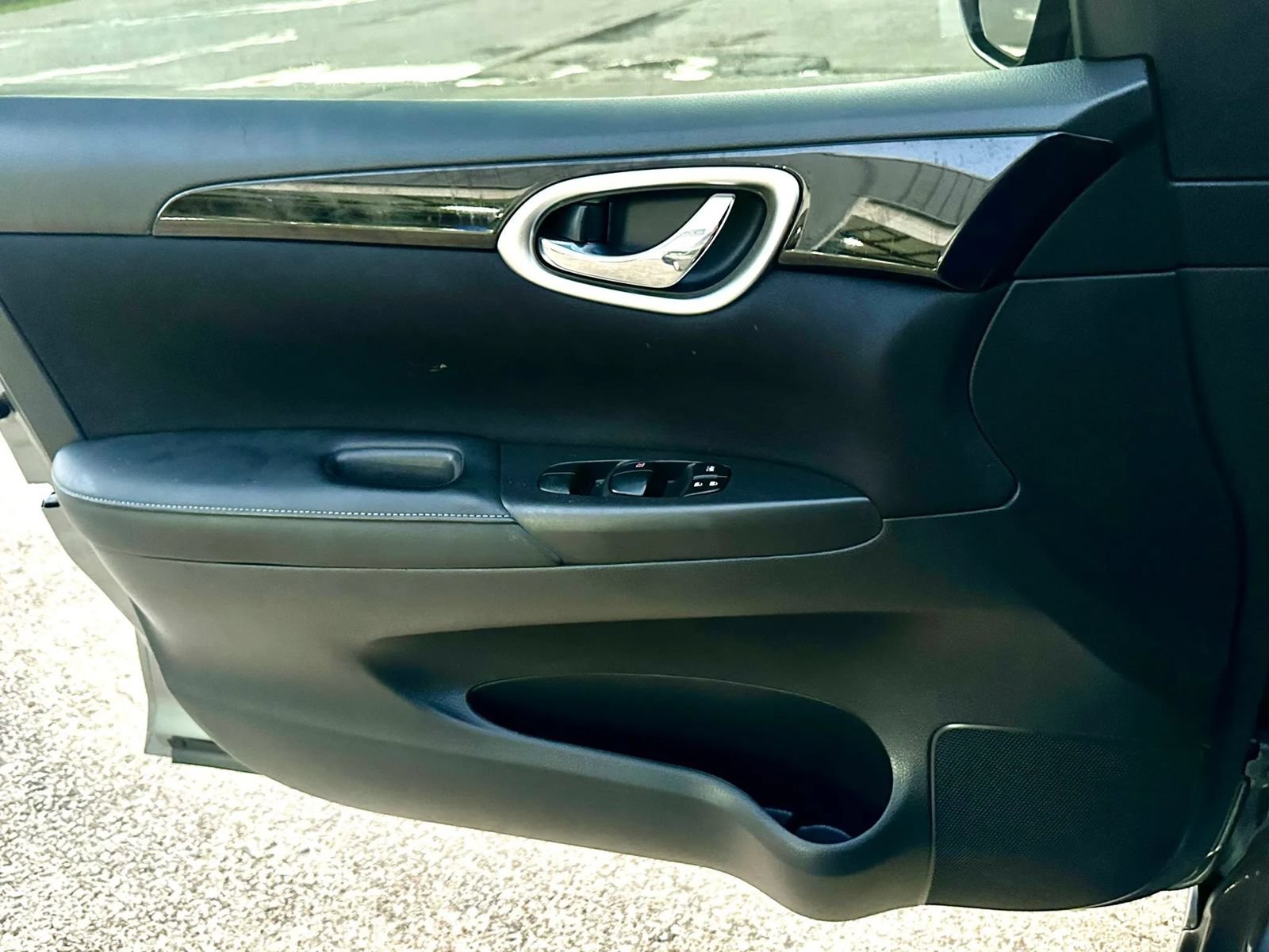 Used 2018 Nissan Sentra SV FWD image 25