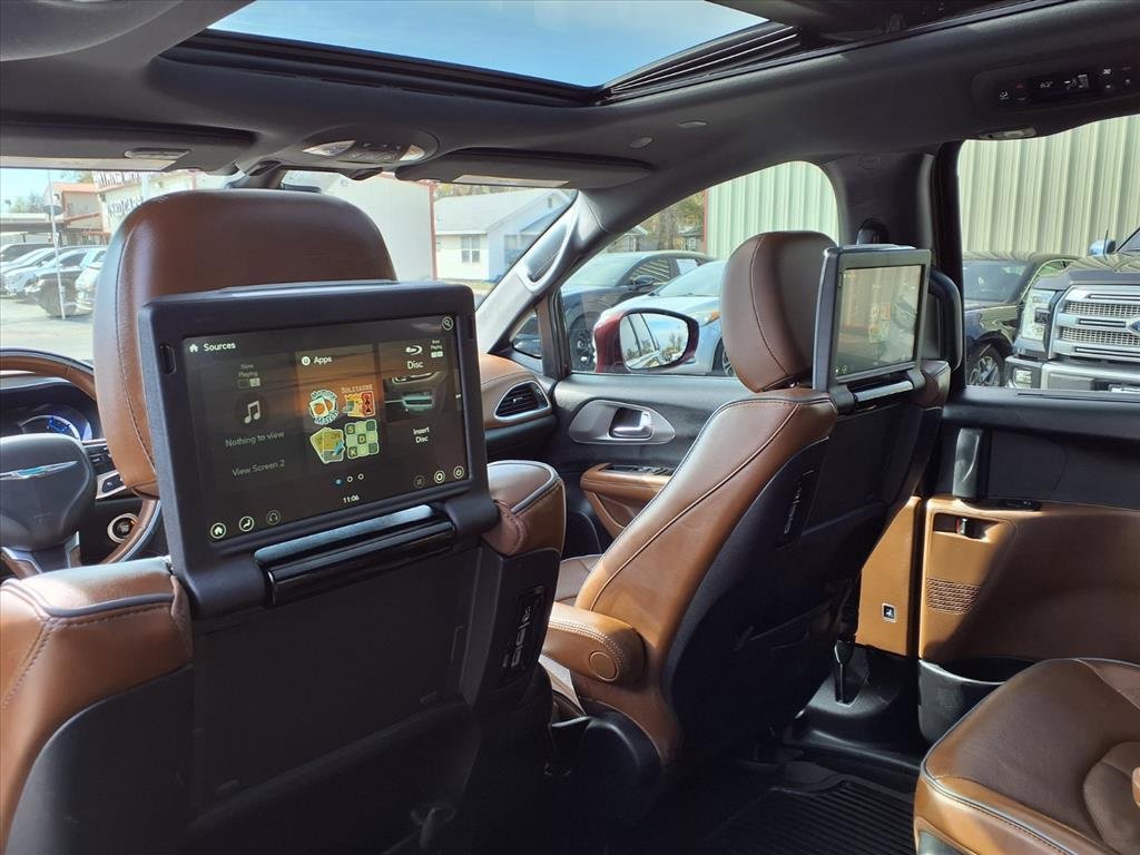 Used 2021 Chrysler Pacifica Limited w/ Uconnect Theater Family Group image 12
