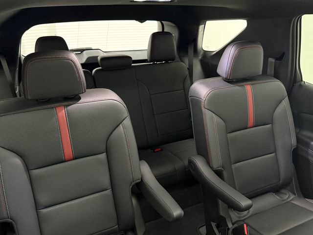 Used 2025 Chevrolet Traverse RS w/ LPO, Floor Liner Package FWD image 35