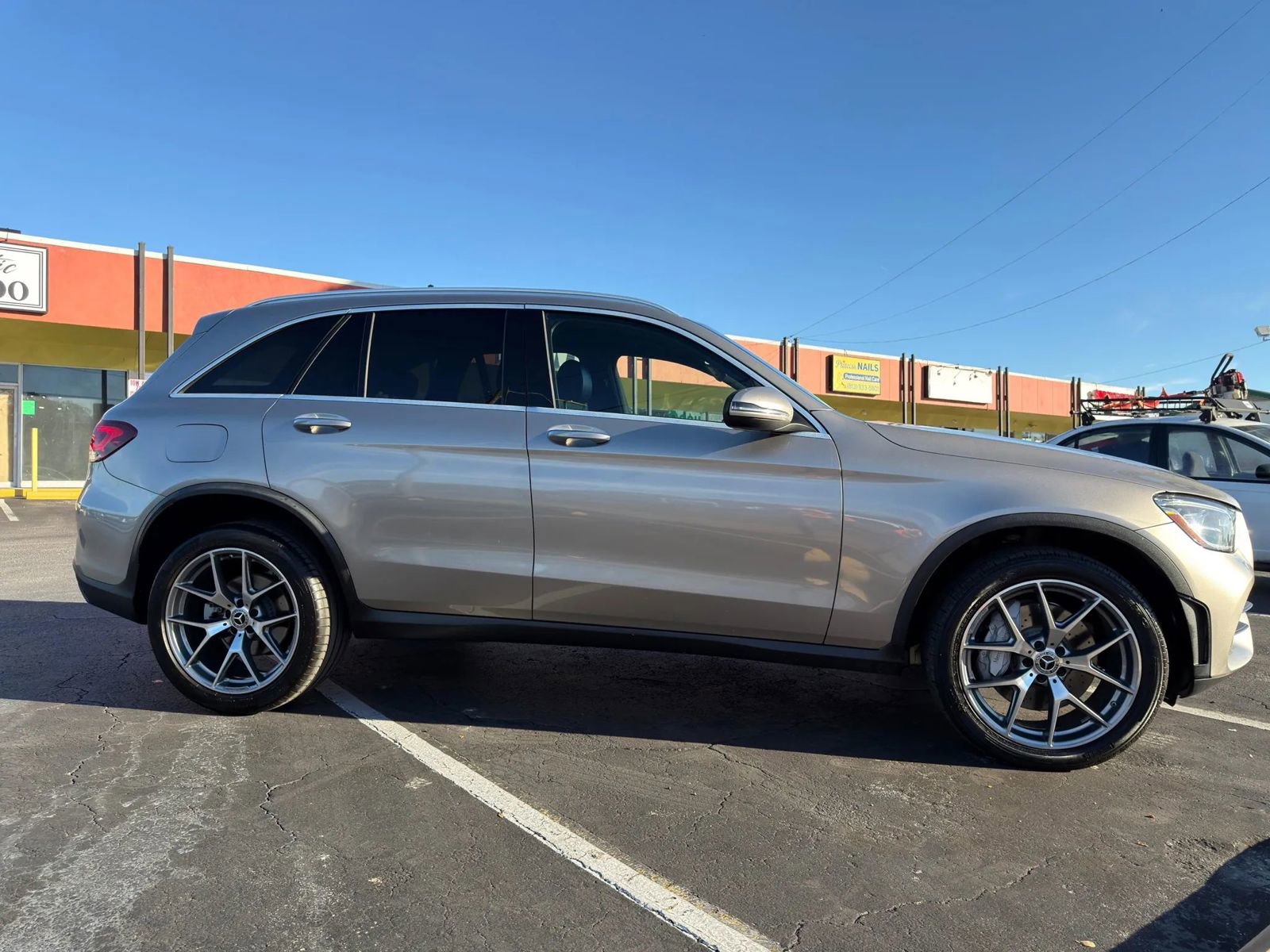 Used 2020 Mercedes-Benz GLC 300 4MATIC image 40
