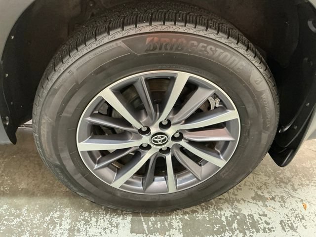 Used 2018 Toyota Highlander XLE AWD/4WD image 10