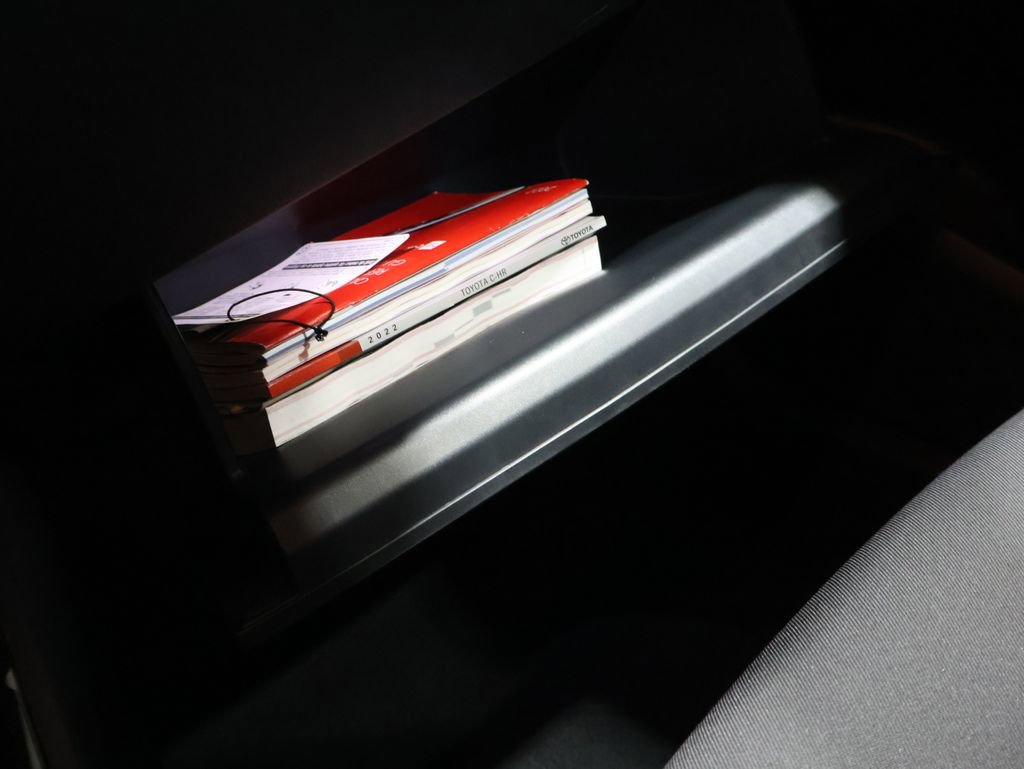 Used 2022 Toyota C-HR XLE image 29