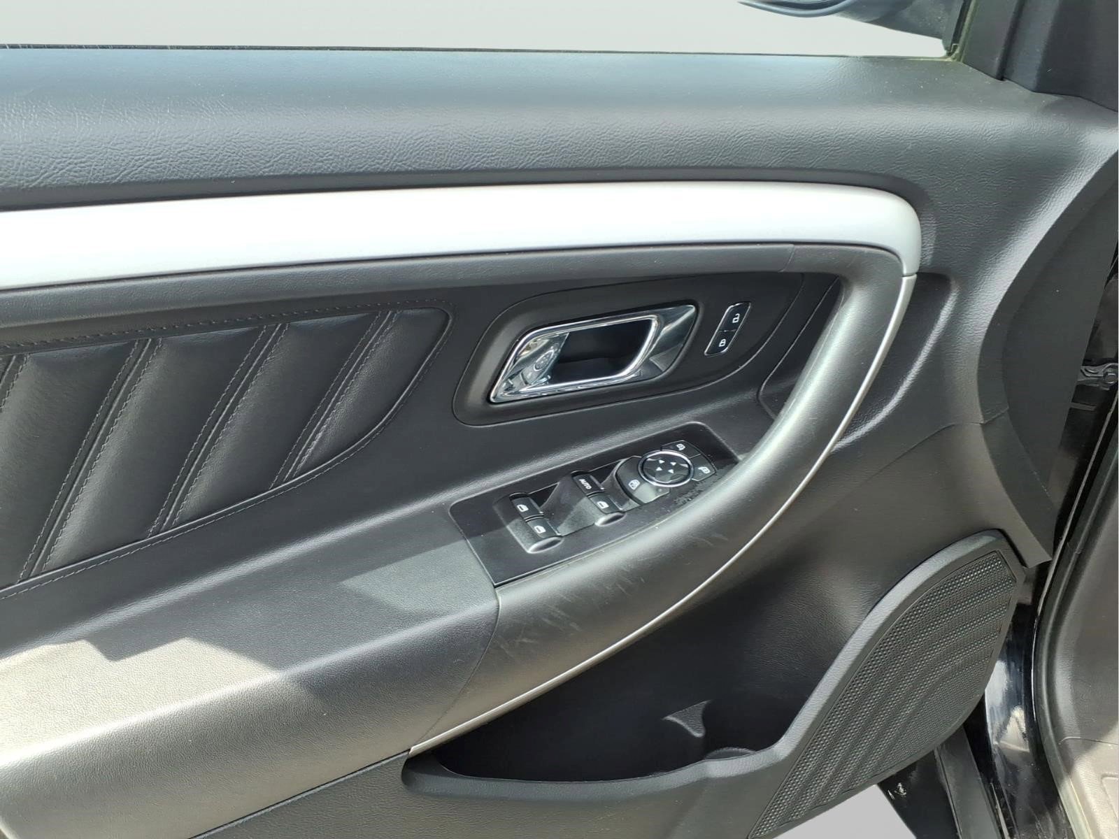 Used 2018 Ford Taurus SEL FWD image 9