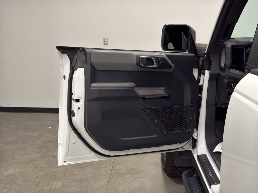 Used 2023 Ford Bronco Black Diamond w/ Sasquatch Package image 9