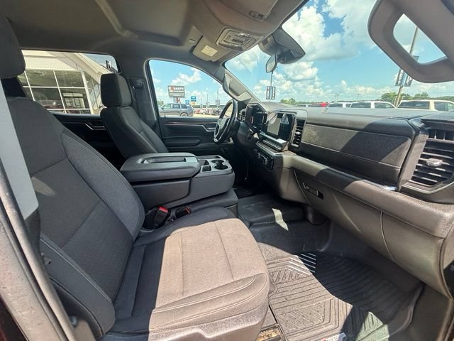 Used 2024 Chevrolet Silverado 1500 LT AWD/4WD image 16