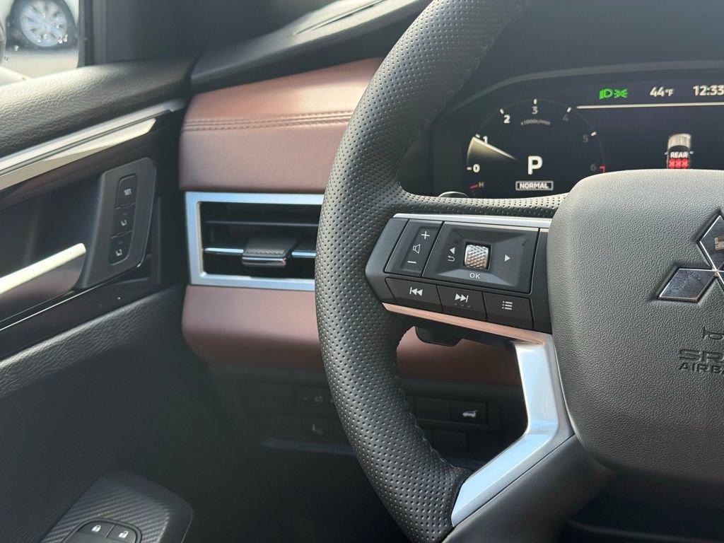 New 2026 Mitsubishi Outlander SEL AWD/4WD image 10