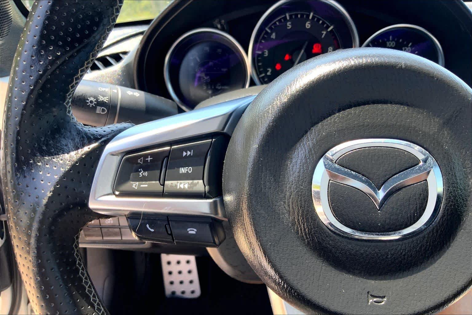 Used 2021 MAZDA MX-5 Miata Club RWD image 19