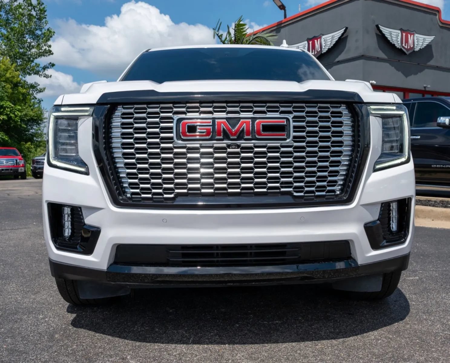 Used 2024 GMC Yukon Denali w/ Denali Reserve Package AWD/4WD image 3
