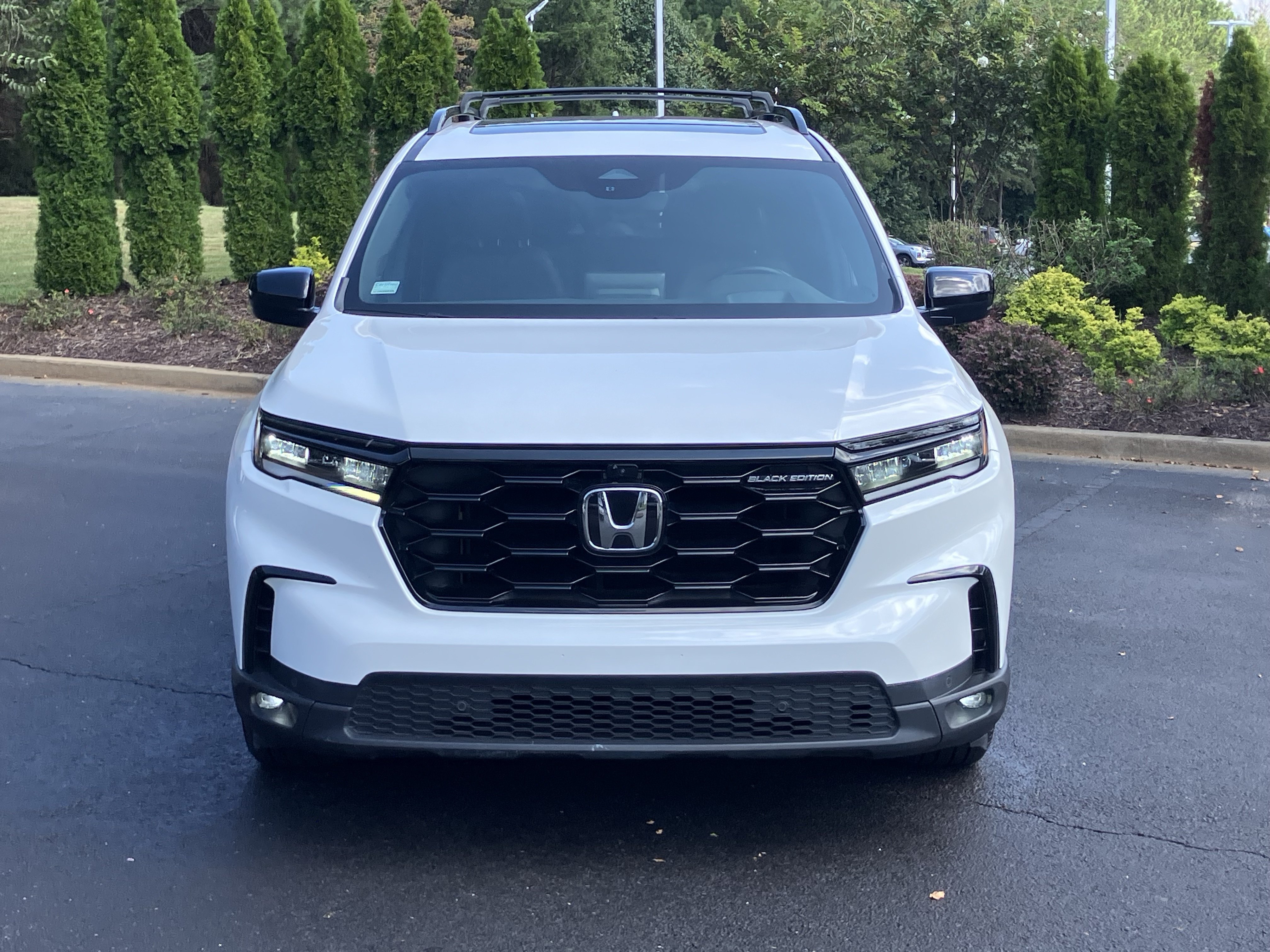 Certified 2025 Honda Pilot Black Edition image 3