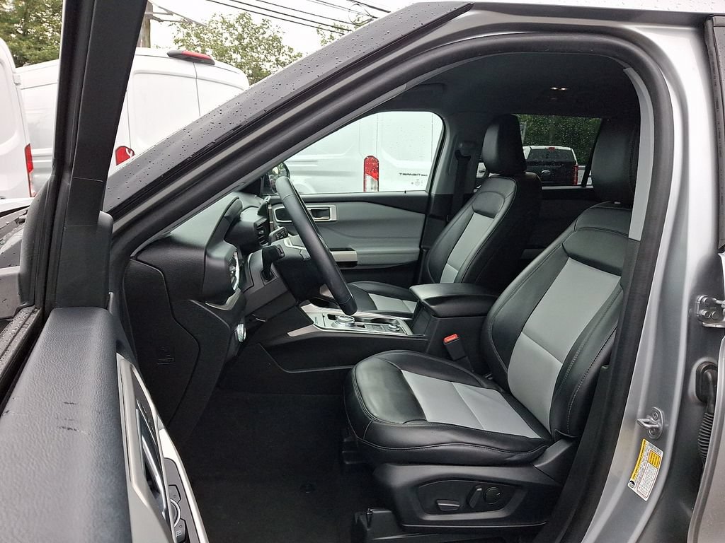 Used 2022 Ford Explorer XLT w/ Equipment Group 202A AWD/4WD image 14