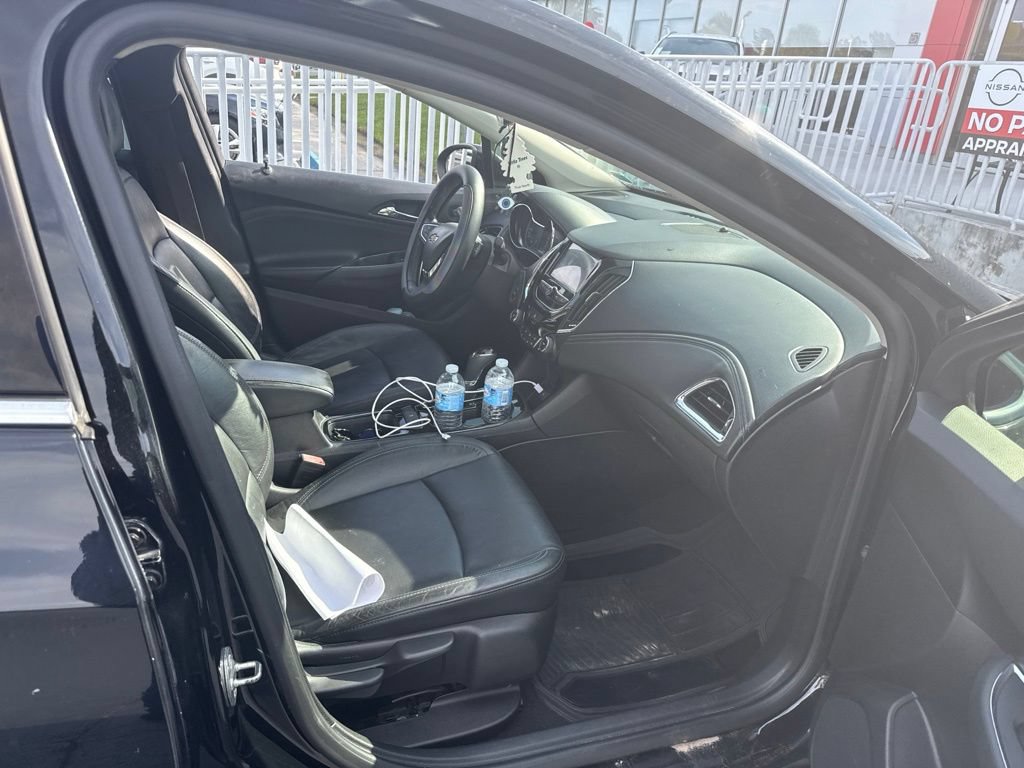 Used 2017 Chevrolet Cruze Premier FWD image 11