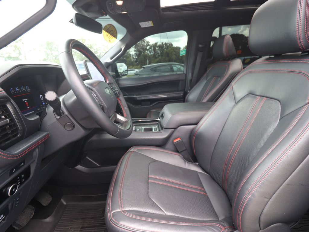 Used 2024 Ford Expedition Limited RWD image 2