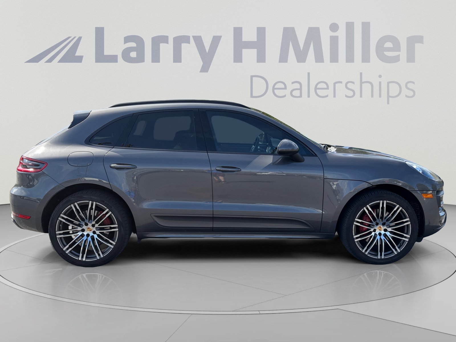 Used 2016 Porsche Macan Turbo AWD/4WD image 6