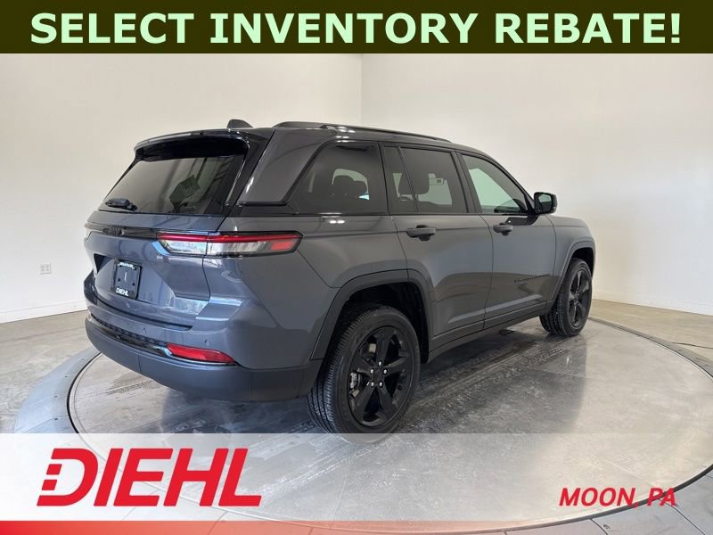 New 2025 Jeep Grand Cherokee Altitude w/ Trailer Tow Package AWD/4WD image 7