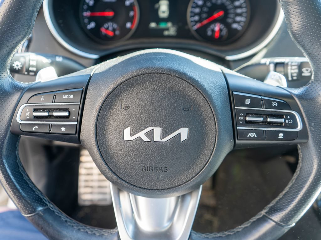 Used 2022 Kia Stinger GT1 AWD/4WD image 17