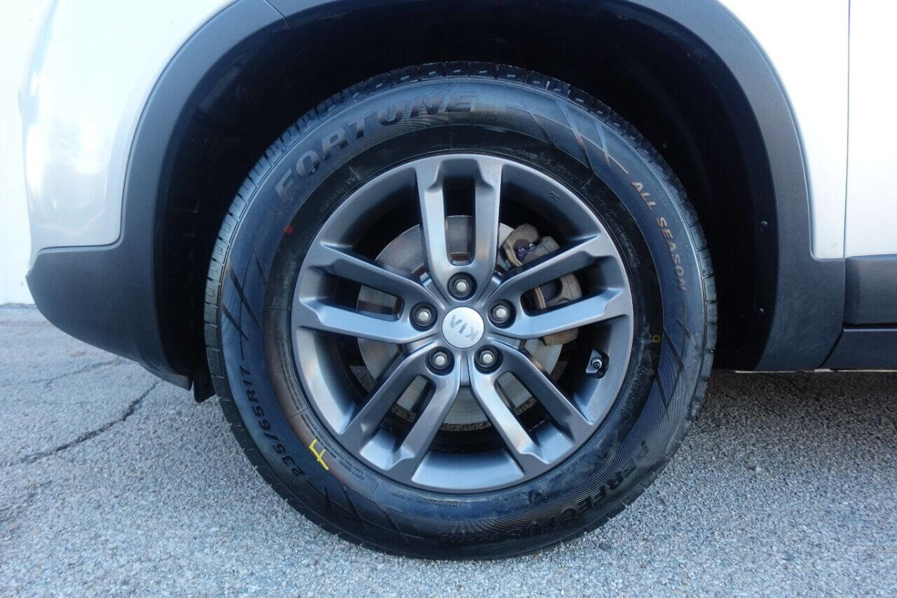Used 2015 Kia Sorento LX image 29
