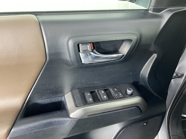 Used 2017 Toyota Tacoma Limited w/ Tow Package RWD image 15