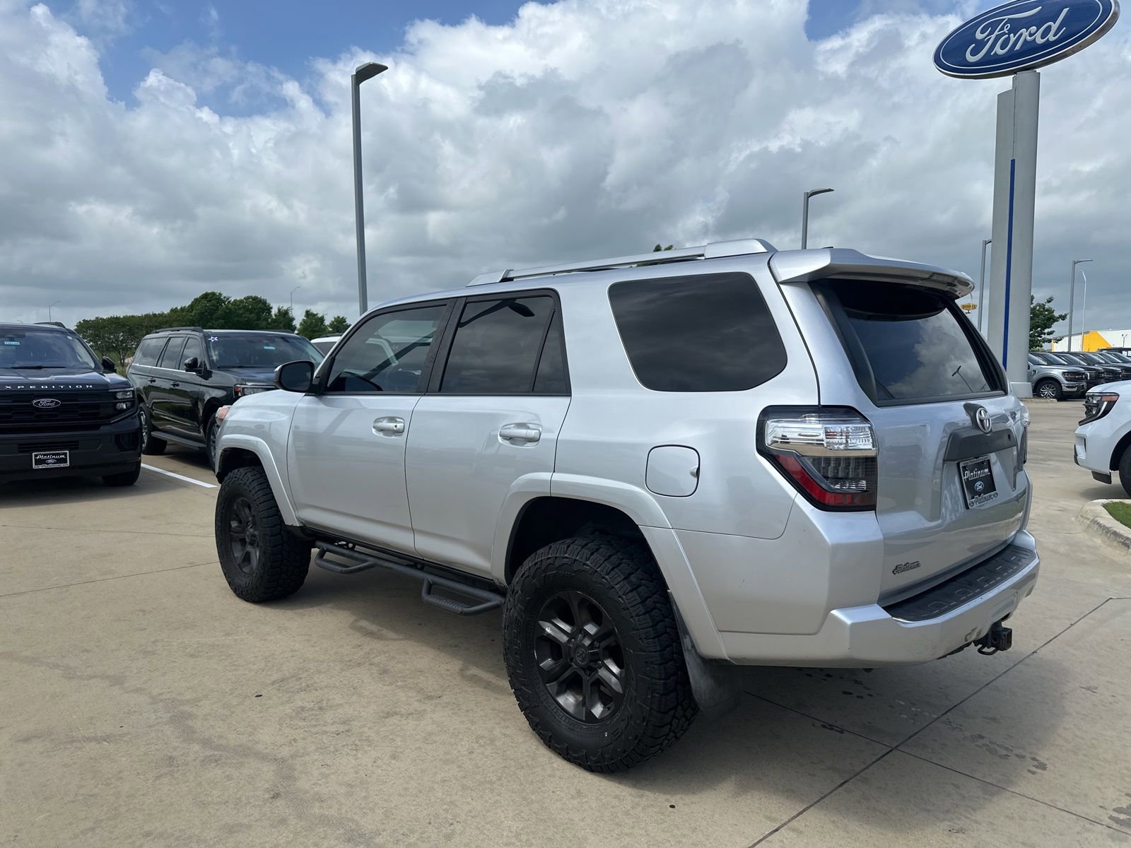 Used 2017 Toyota 4Runner SR5 image 3