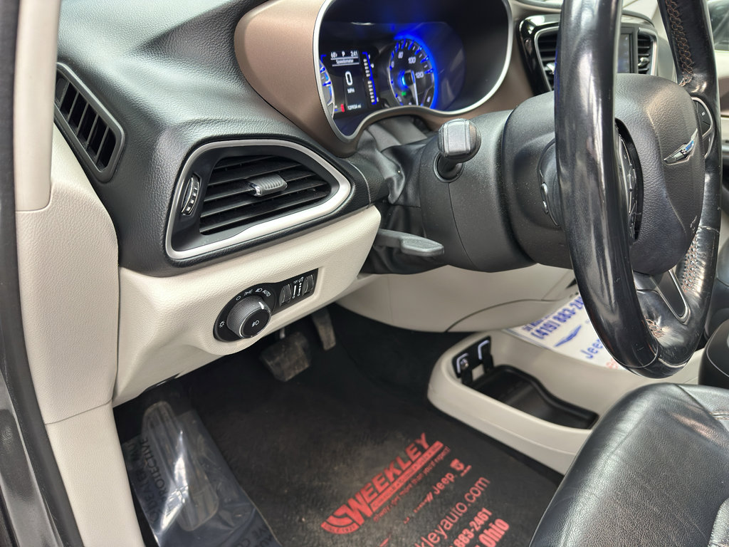 Used 2019 Chrysler Pacifica Touring-L FWD image 10