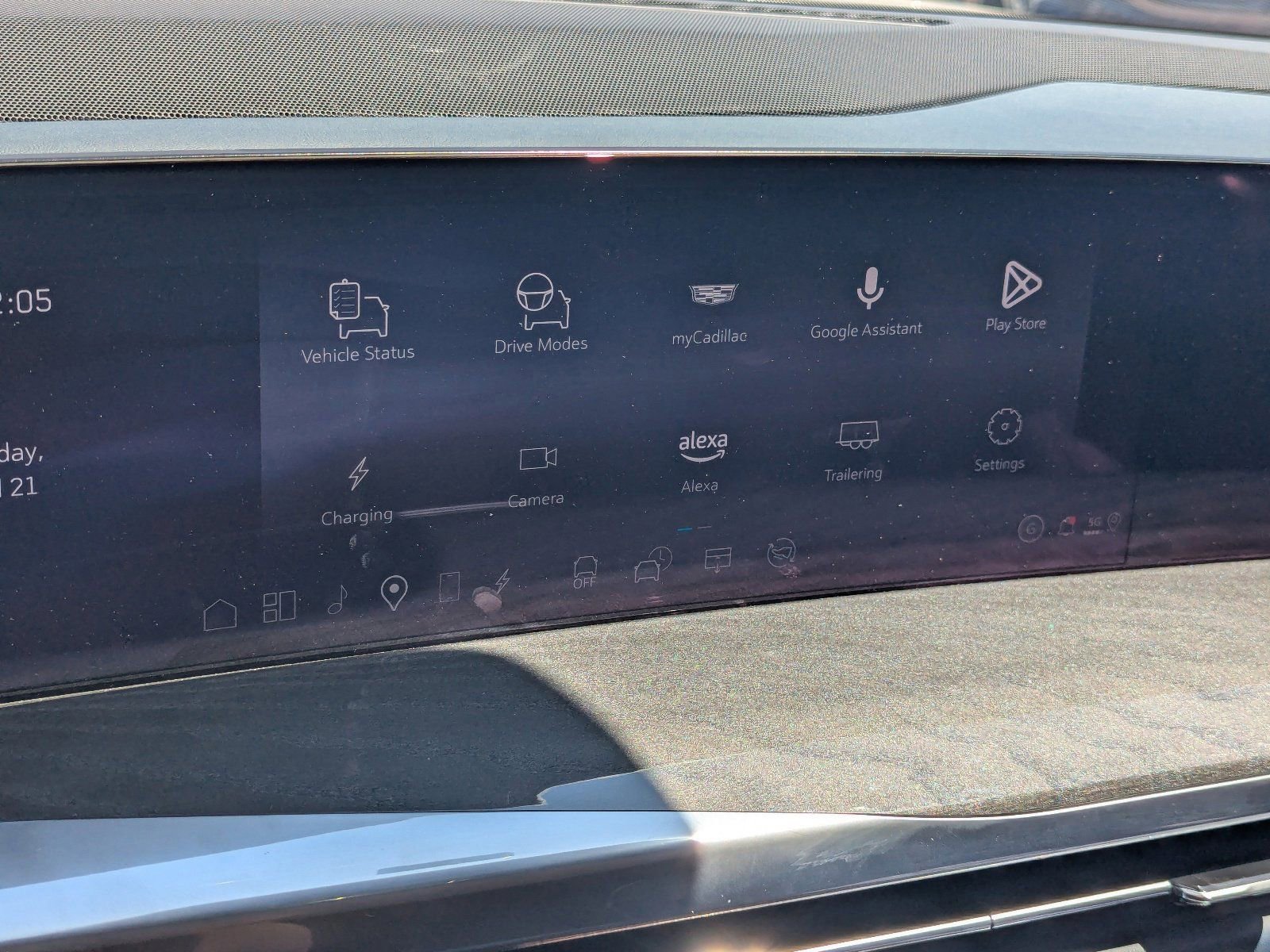 Certified 2025 Cadillac Escalade IQ Luxury 2 AWD/4WD image 24