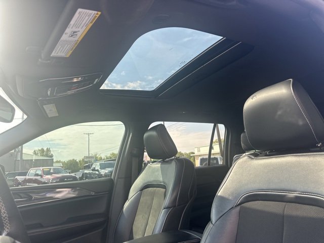 Used 2022 Jeep Grand Cherokee L Laredo image 13