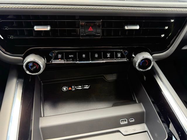 New 2025 Chevrolet Suburban Premier image 31