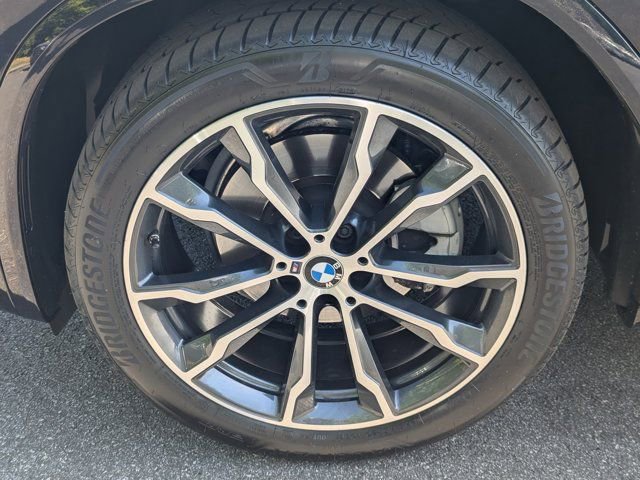 Used 2024 BMW X4 xDrive30i w/ Premium Package image 11