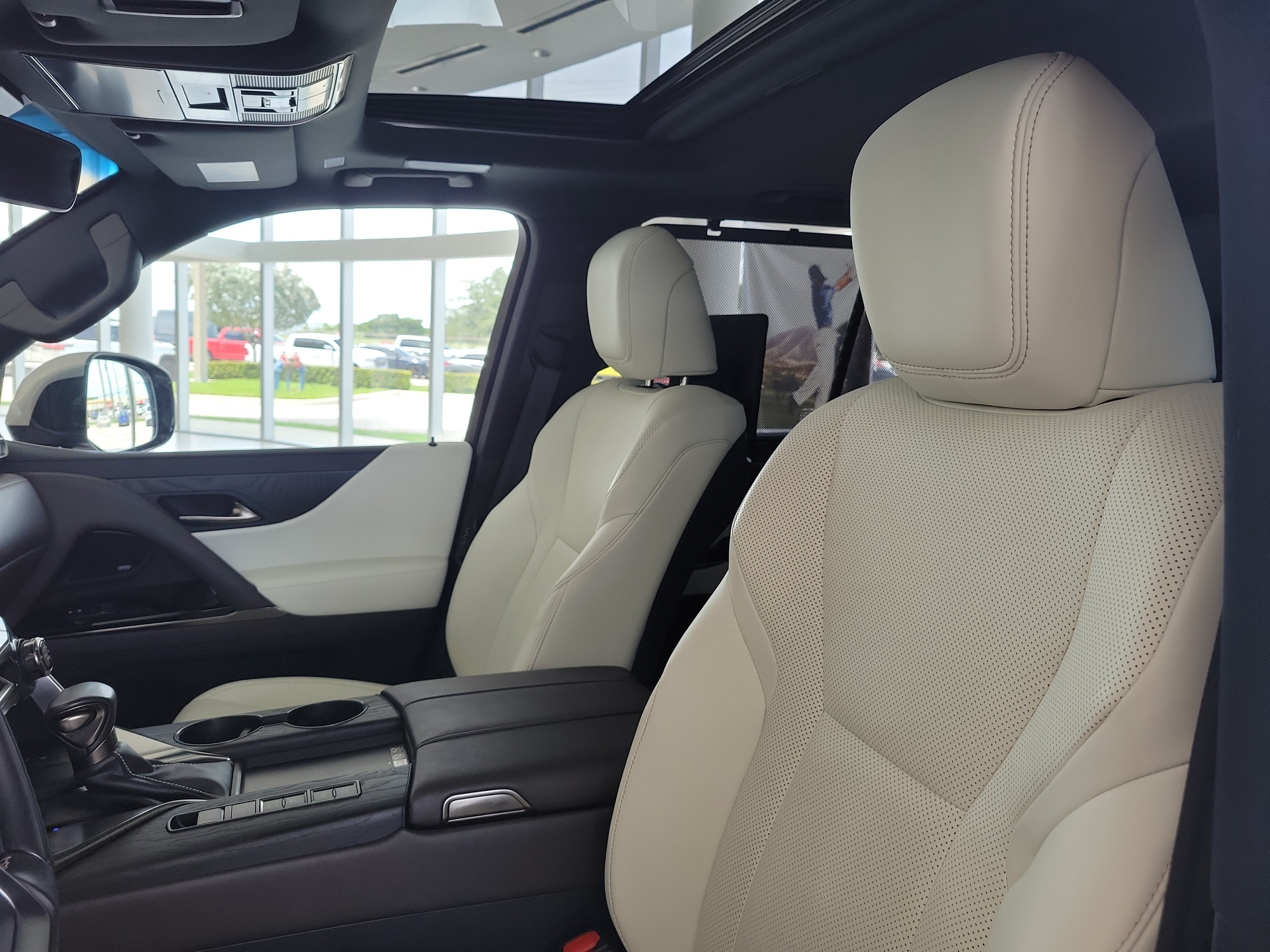 Used 2022 Lexus LX 600 4WD w/ Accessory Package (Z1) image 26