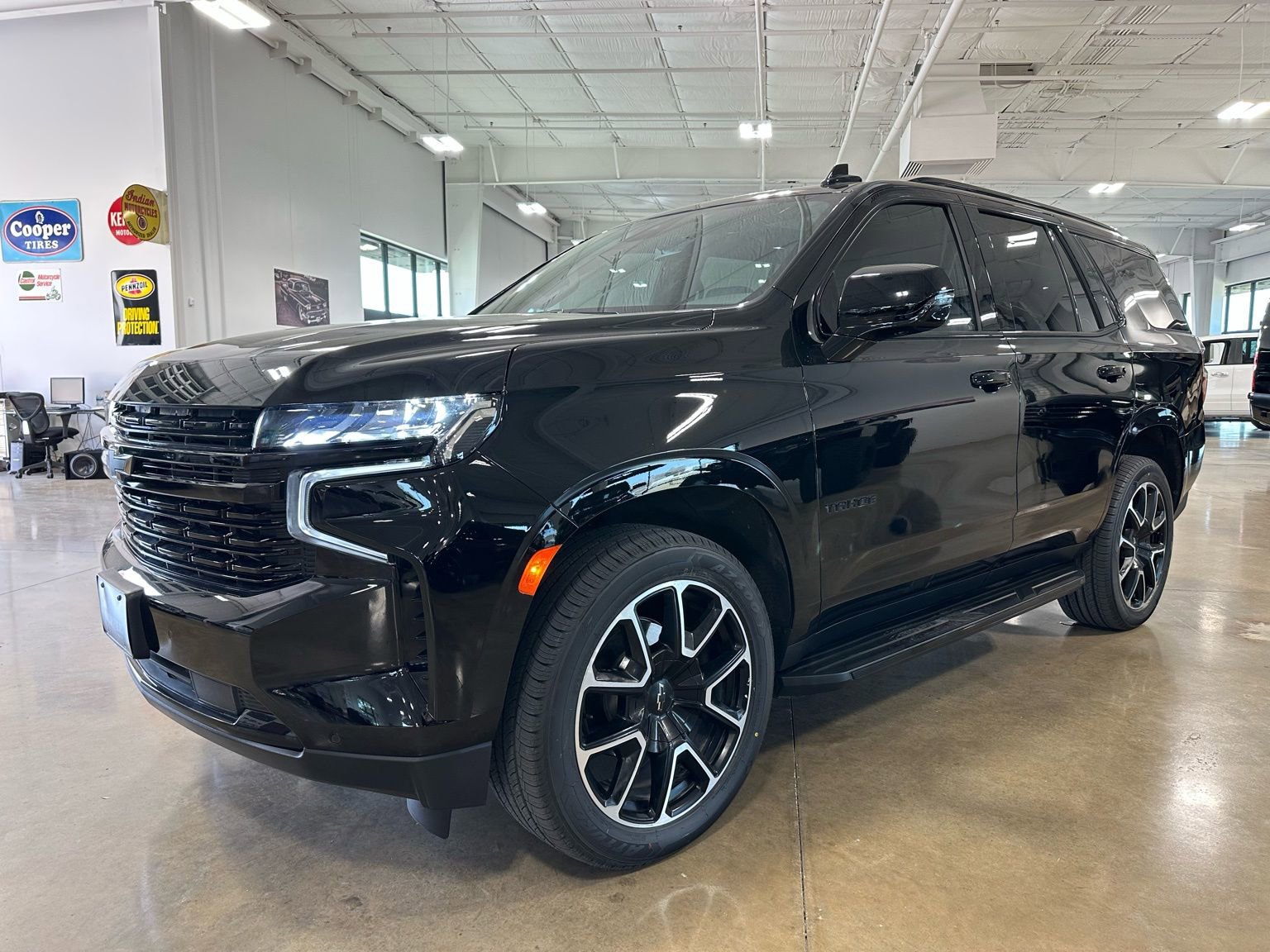 Used 2024 Chevrolet Tahoe RST w/ Sport Performance Package image 3