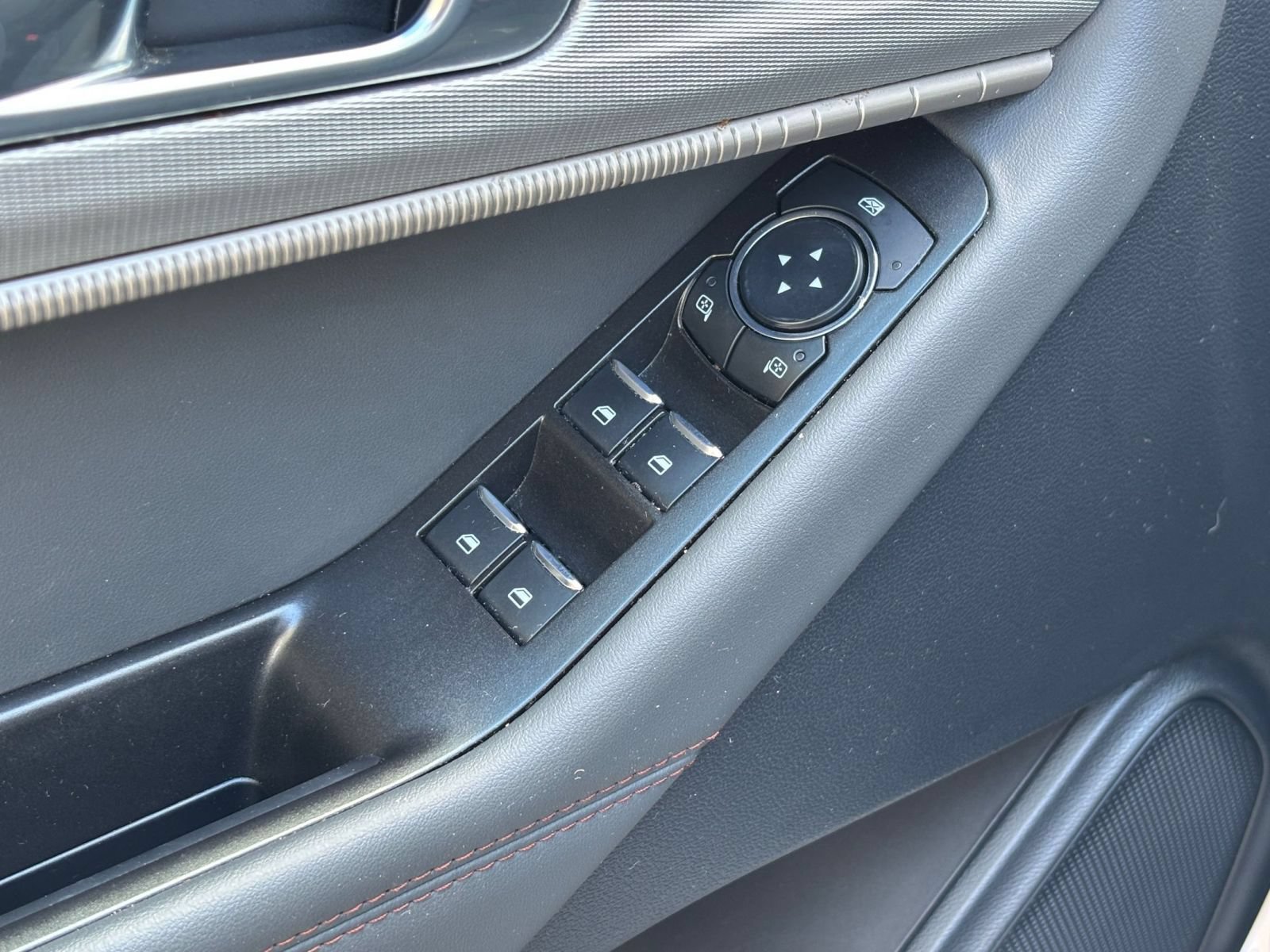 Used 2026 Ford Explorer Active RWD image 18
