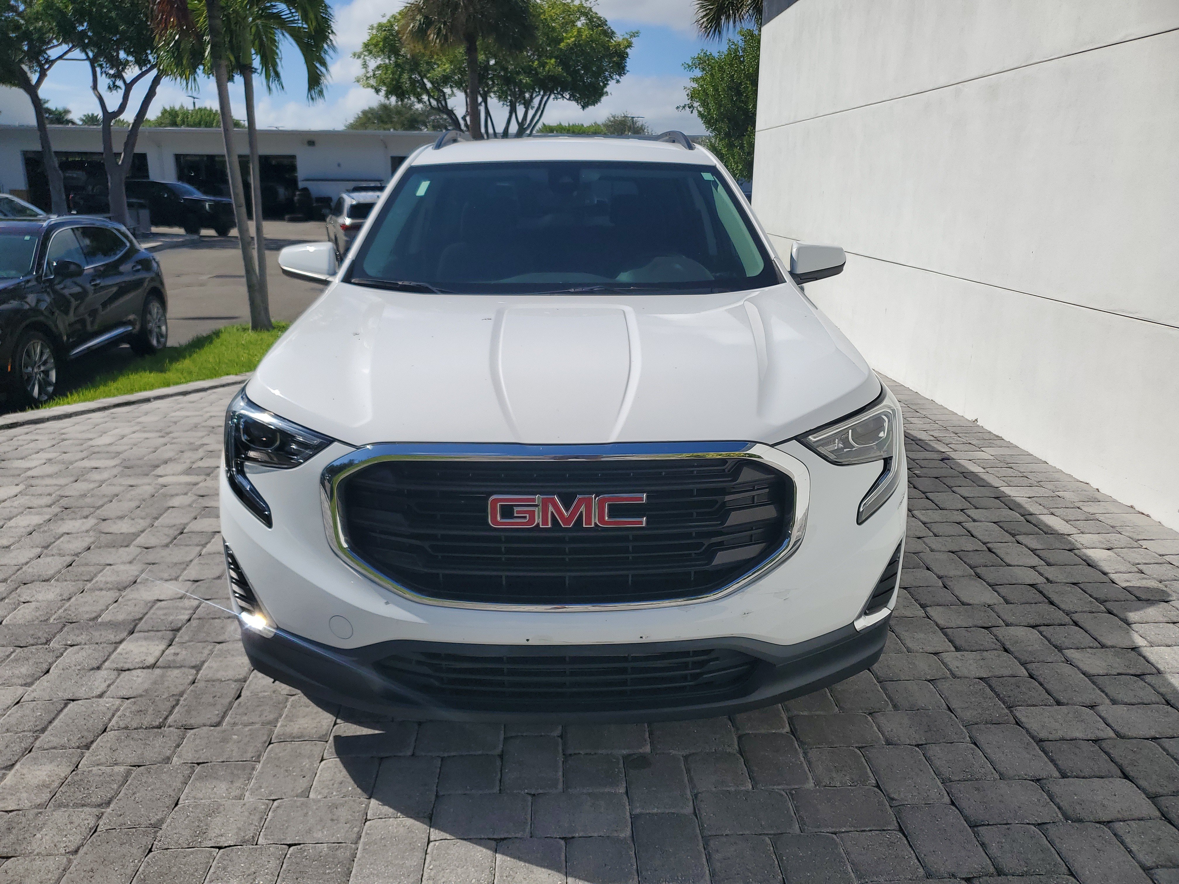 Used 2020 GMC Terrain SLE w/ Driver Convenience Package FWD image 2