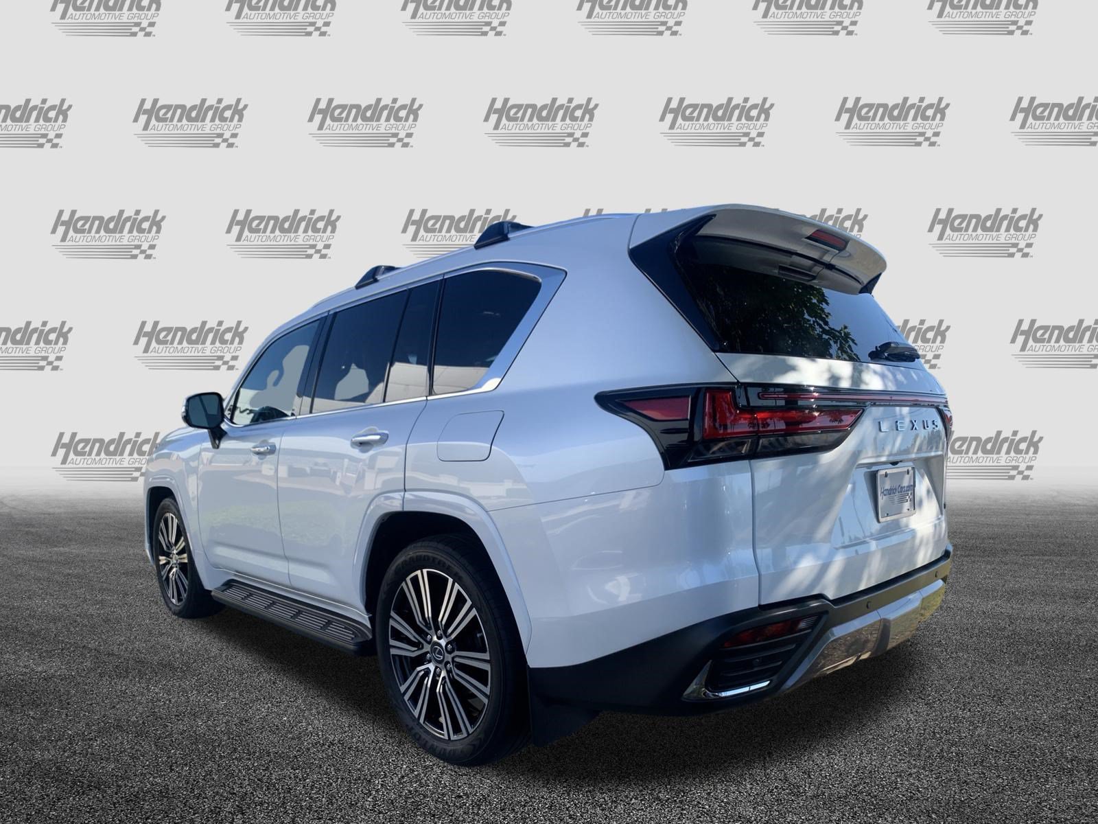 Used 2023 Lexus LX 600 4WD w/ Luxury Package image 8