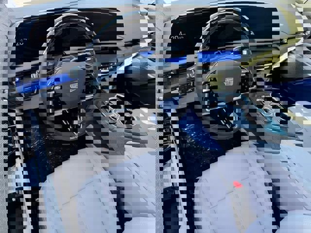 New 2025 Cadillac Optiq Sport 1 w/ LPO, ONYX Package image 23